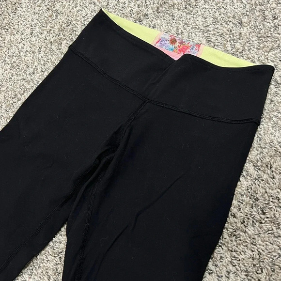 Lululemon Colorful Waistband cropped Leggings size 6 used condition reversible - Picture 3 of 7